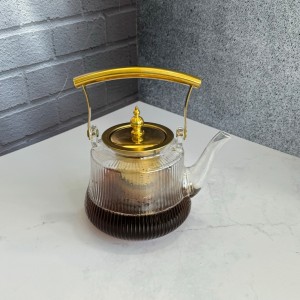 قوری پیرکس شیاردار درب و دسته طلایی 1200 میل