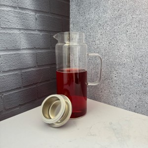 پارچ پیرکس استوانه ای درب استیل دسته دار1500 میل