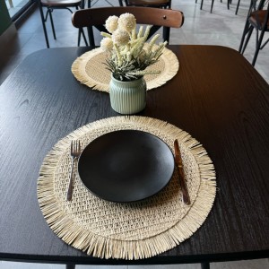 زیر بشقابی حصیری
