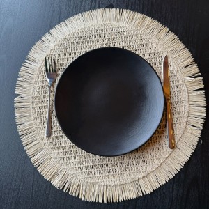 زیر بشقابی حصیری
