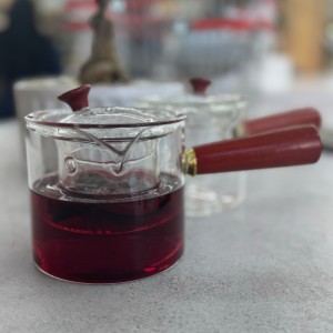 قوری دمنوش  پیرکس دسته چوبی