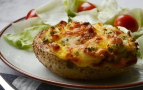 چطور سیب زمینی شکم‌پر درست کنیم؟