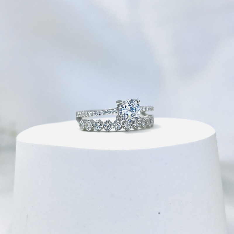 انگشتر نقره زنانه 925 مدل پرنس تک نگین