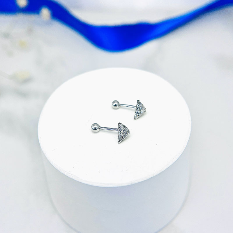 پیرسینگ نقره گوش مدل مثلث سه بعدی