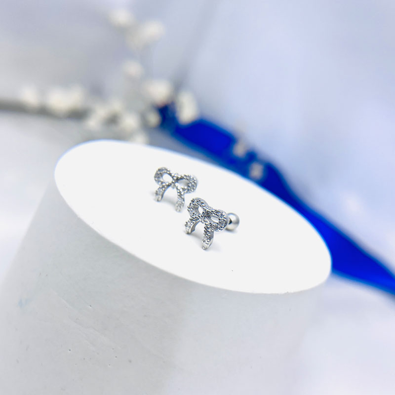 پیرسینگ نقره گوش مدل پاپیون