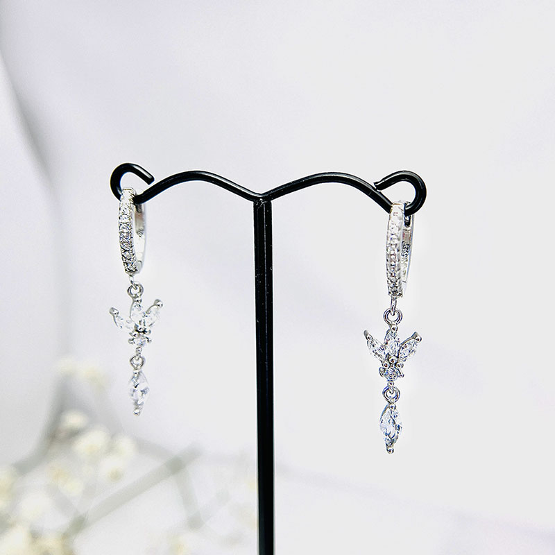 گوشواره نقره زنانه مدل آویز مارکیز