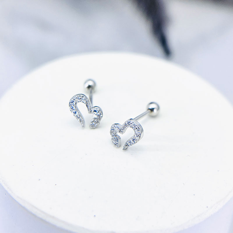 پیرسینگ نقره گوش مدل قلب