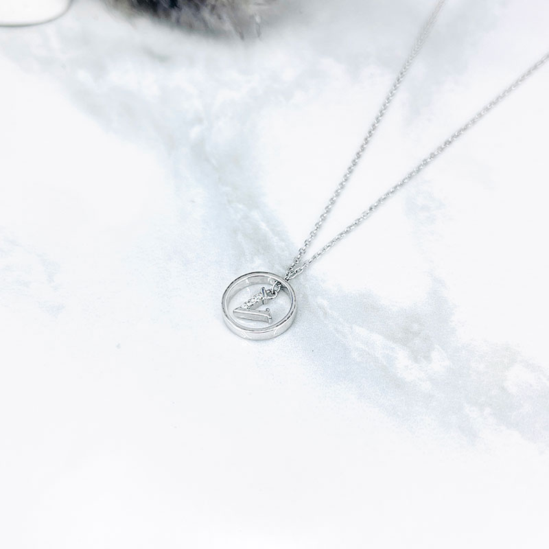 گردنبند زنانه مدل حرف v