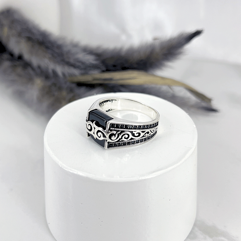 انگشتر نقره مردانه مدل مارپیچ عقیق مشکی