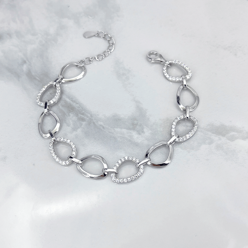 دستبند نقره زنانه مدل حلقه‌ای