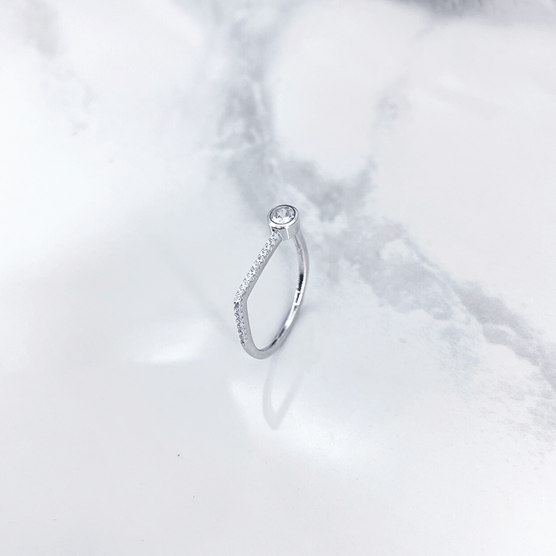 انگشتر نقره دخترانه مدل مینیمال خطی