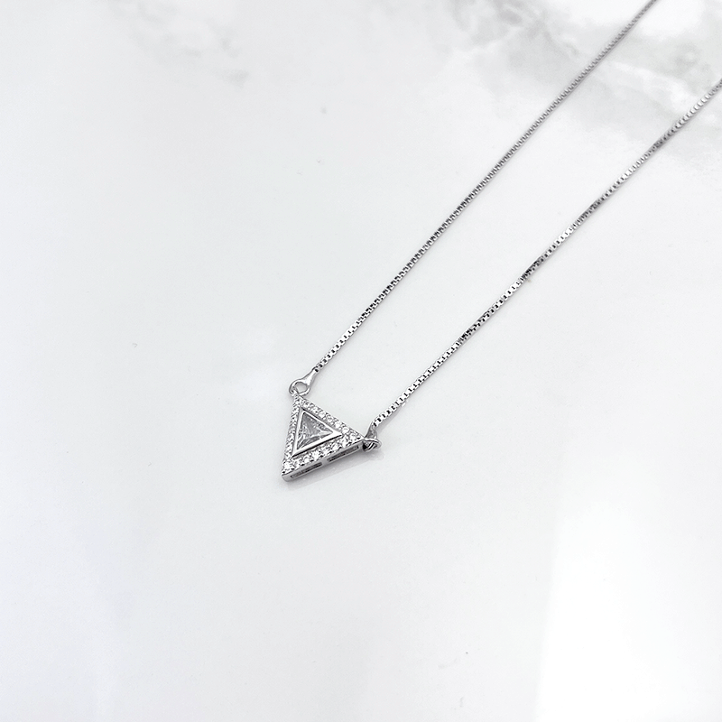 گردنبند دخترانه مدل مثلث
