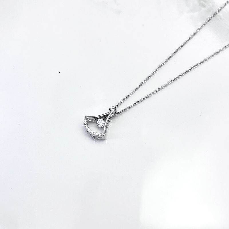 گردنبند زنانه نقره مدل نگین متحرک