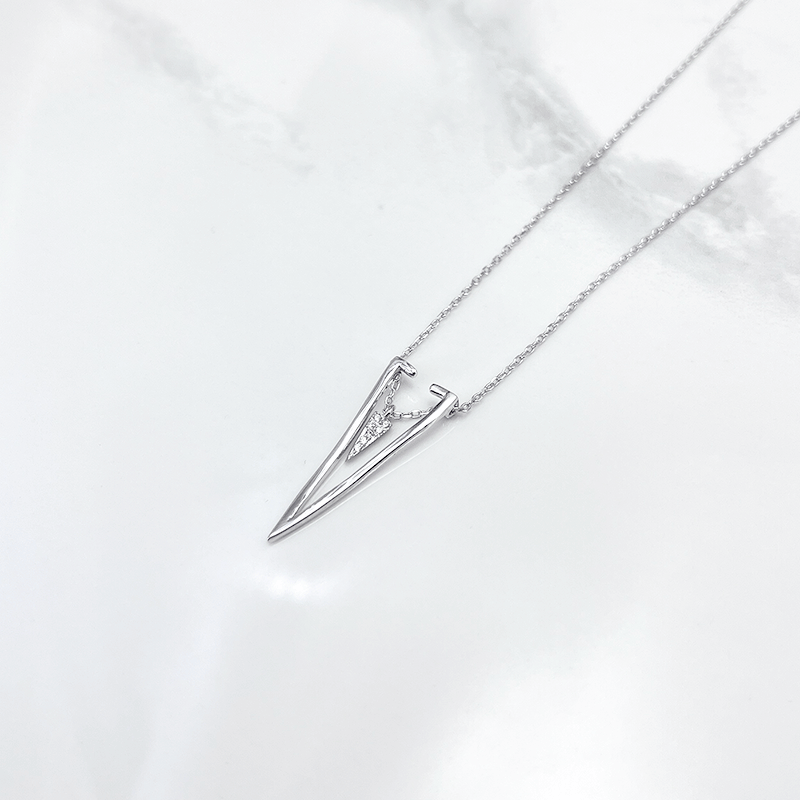 گردنبند زنانه نقره مدل مثلثی
