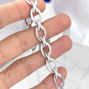 نمای  اسپرت دستبند نقره زنانه نگین دار