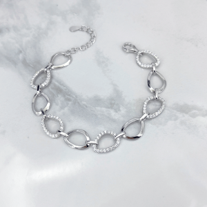 دستبند نقره زنانه مدل حلقه‌ای