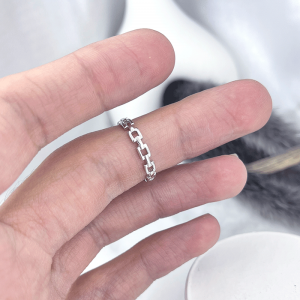 نمای داخل دست انگشت نقره دخترانه