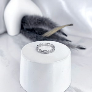 نمای کنار انگشتر نقره دخترانه مدل زنجیر