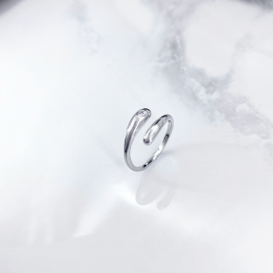 انگشتر نقره دخترانه مدل مار تک نگین