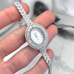 نمای روبرو ساعت نقره زنانه