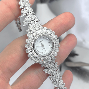 مخراج های مقاوم نگین ساعت زنانه