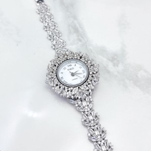 نمای  صفحه ساعت نقره زنانه مجلسی