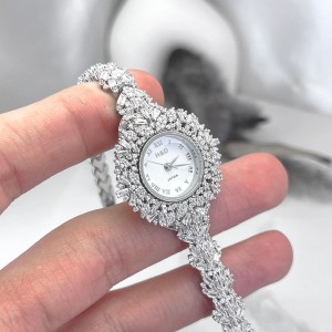 ساعت نقره زنانه مناسب مجالس و مهمانی