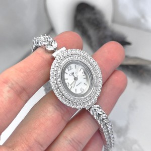 صفحه کلاسیک ساعت نقره زنانه بیضی