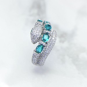 سر مار در انگشتره نقره جواهری