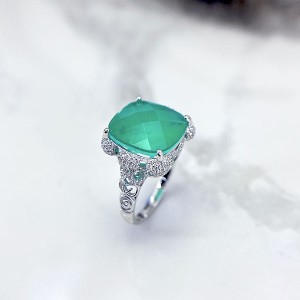 انگشتر نقره درشت زنانه طرح زمرد