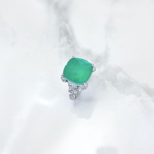 انگشتر نقره درشت زنانه طرح زمرد