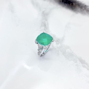 انگشتر زمرد نقره طرح جواهر