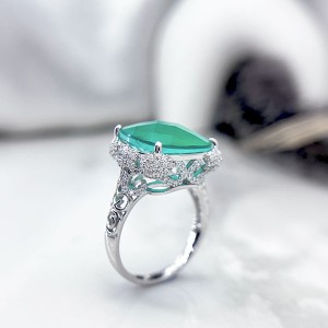 انگشتر نقره زنانه طرح جواهری زمرد