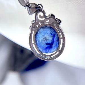 مدال زنانه یاقوت کبود اصل