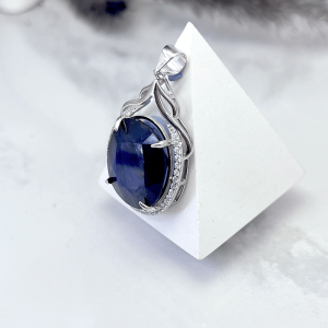 مدال نقره زنانه یاقوت کبود