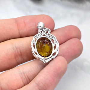 پشت سنگ الکساندریت