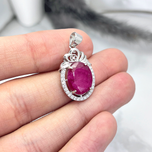 نمای مینیمال سنگ یاقوت زنانه