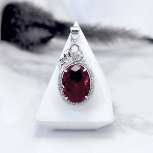 مدال نقره زنانه کریستال طرح یاقوت قرمز