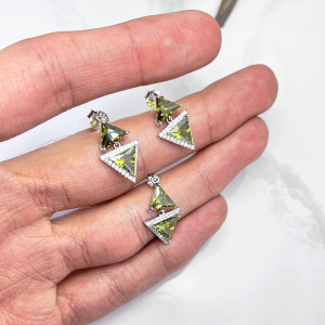 نیم ست مثلث سبز رنگ الکساندریت