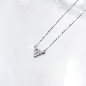 گردنبند دخترانه مدل مثلث