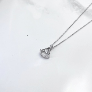 گردنبند اسپرت دخترانه نگین متحرک