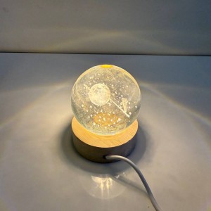 چراغ خواب گوی کریستال طرح فضانورد و ماه