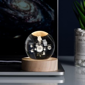 چراغ خواب گوی کریستالی طرح فضانورد و سیارات