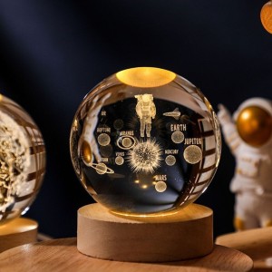 چراغ خواب گوی کریستالی طرح فضانورد و سیارات -سایز بزرگ (سایز 8)