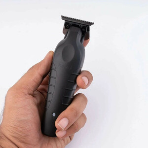 ماشین اصلاح موی صورت کیمی مدل KM-2299 با تیغه کربن استیل، باتری 1200 میلی‌آمپر ساعت، شارژ سریع 3 ساعته با USB Type-C، طراحی ارگونومیک و 3 شانه تنظیم طول مو