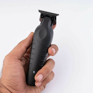 ماشین اصلاح موی صورت کیمی مدل KM-2299 با تیغه کربن استیل، باتری 1200 میلی‌آمپر ساعت، شارژ سریع 3 ساعته با USB Type-C، طراحی ارگونومیک و 3 شانه تنظیم طول مو