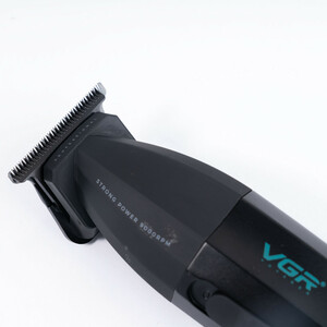 ماشین اصلاح موی سر و صورت وی جی آر مدل V-906 با تیغه سرامیکی پوشش DLC، موتور 9000 دور در دقیقه، باتری 2000 میلی‌آمپر ساعت با 240 دقیقه عمر شارژ، صفحه نمایش LED، طراحی ارگونومیک و مقاوم، قابلیت صفرزن، خط زن و حجم زن