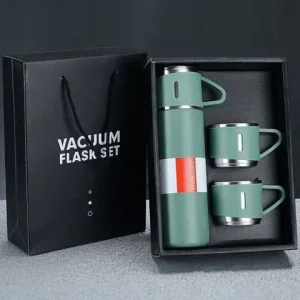 فلاسک مدل 001 گنجایش 0.5 لیتر به همراه لیوان سفری بسته 3 عددی