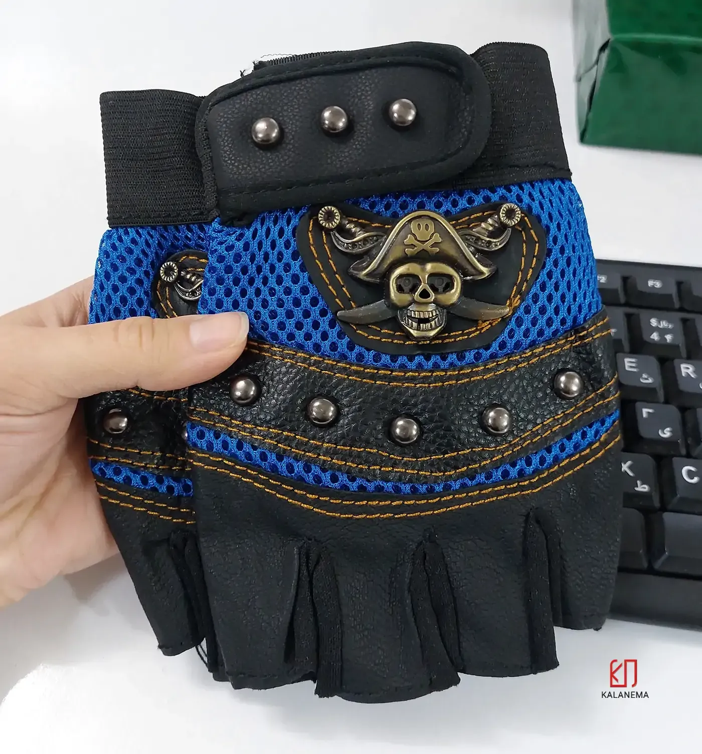 دستکش اسکلت دار