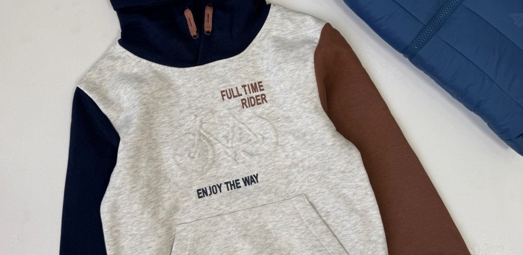 هودی بچگانه چیست و چرا در کمد کودکان جایگاه ویژه‌ای دارد؟